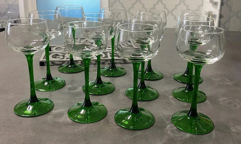 12 verres Alsace pieds vert et ballon vintage 19 eme